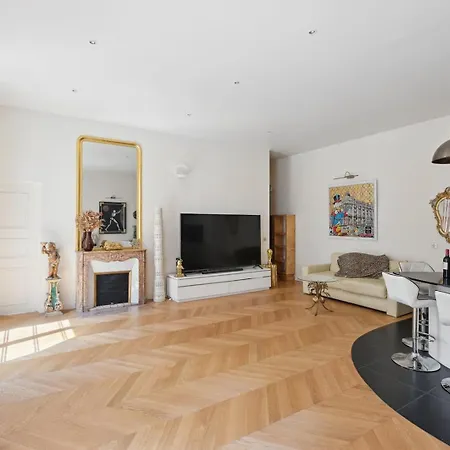 דירה Le Luxe A La Francaise *