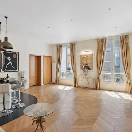 Le Luxe A La Francaise *
